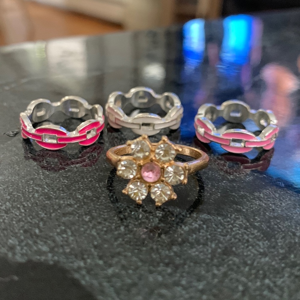 PRETTY IN PINK! set of 4 assorted rings🌷